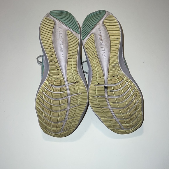 Nike Women’s Air Zoom WinFlo 7 in Glacier Ice, size 5 - Picture 11 of 12